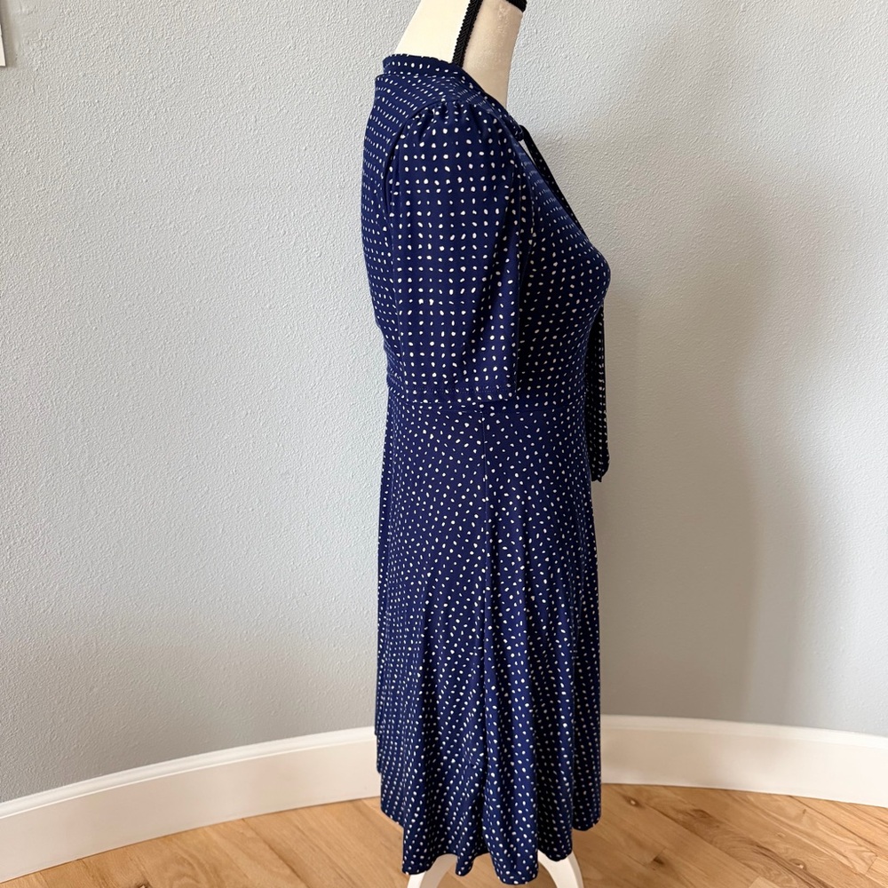 GILLI Navy and White Dot Tie-Front Midi Dress - Picture 6 of 9